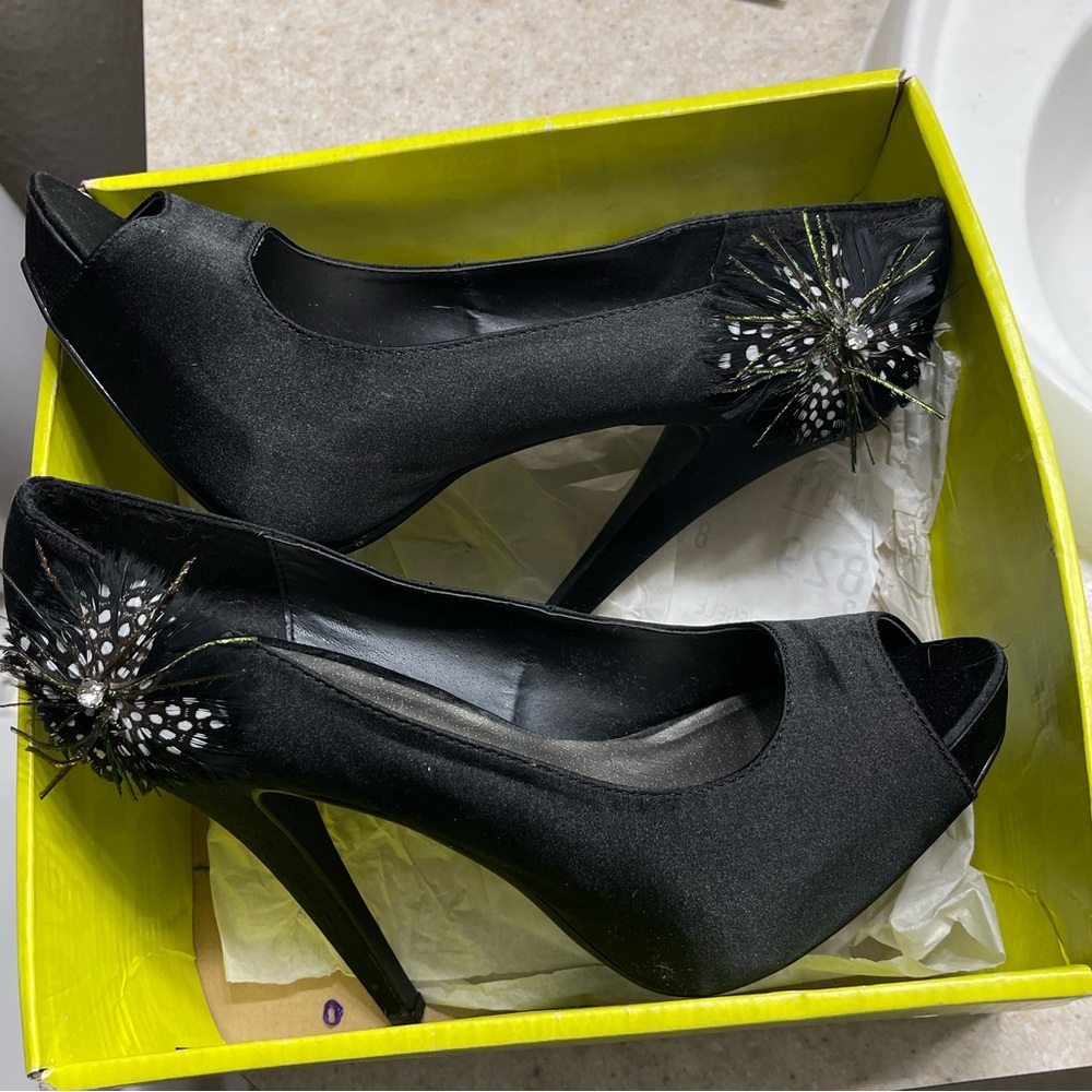 NEW Charlotte Russe | Heels | Stiletto | Style: Nydia | Black with feathers Sz 9